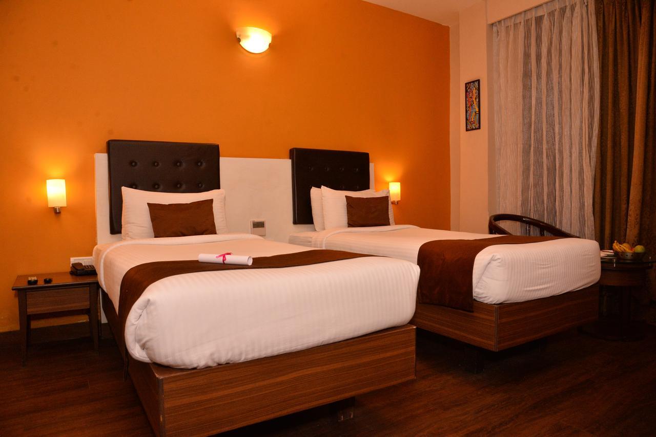 Avexia Premiere Agra Hotel Exterior photo
