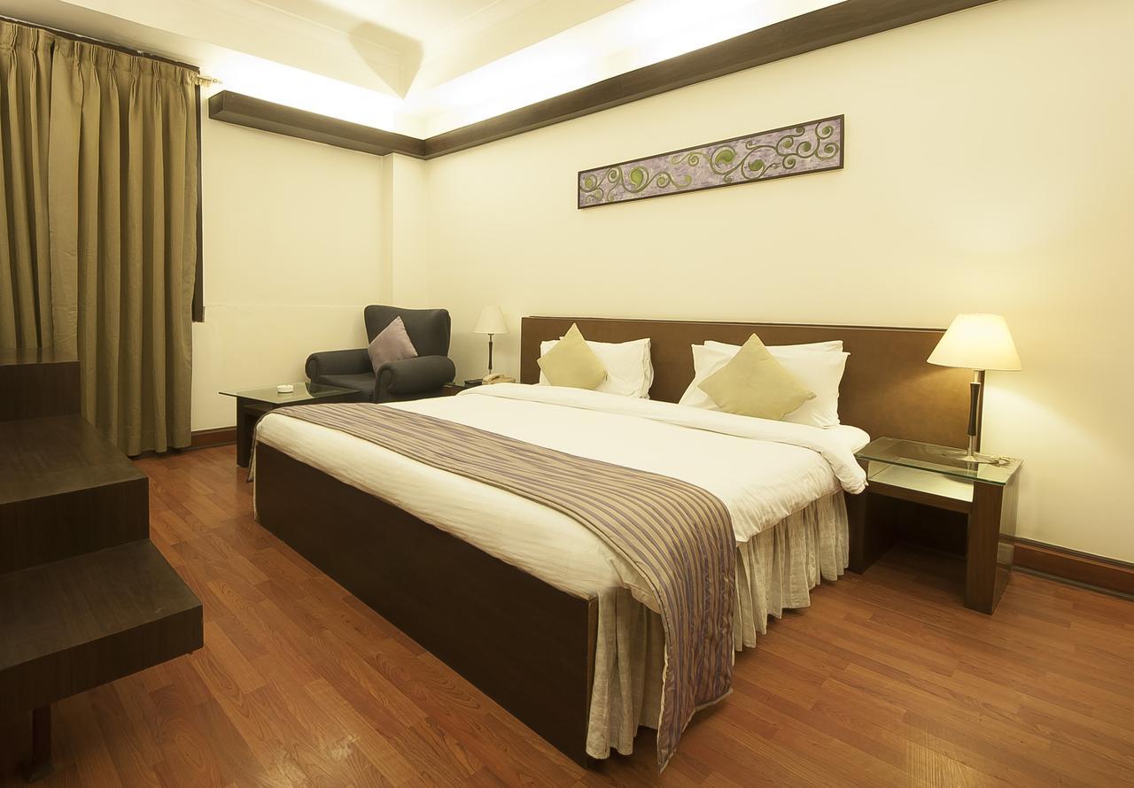 Avexia Premiere Agra Hotel Exterior photo
